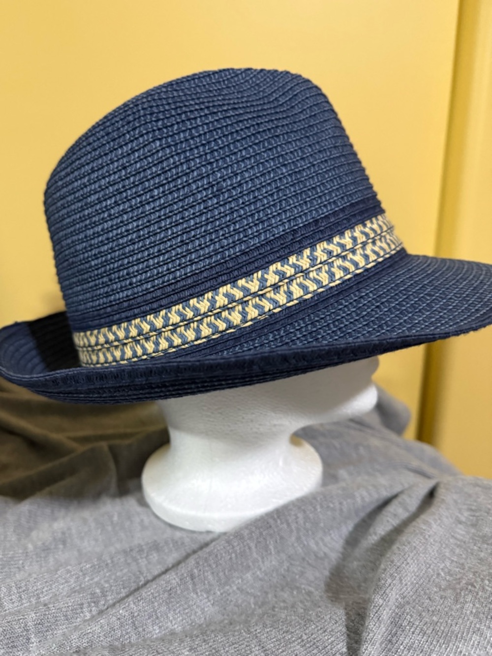 Beautiful ladies hat in blue-NEW